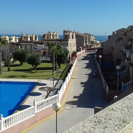 Junto A La Piscina, Gran Alacant *
